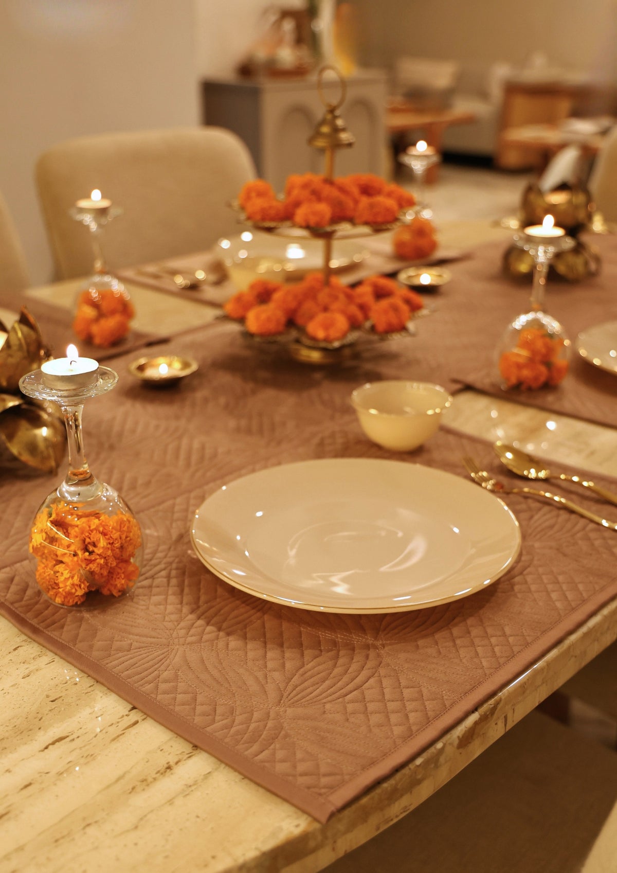 Lindo Buff Velvet Quilted Table Linen Set (7 PC Set)