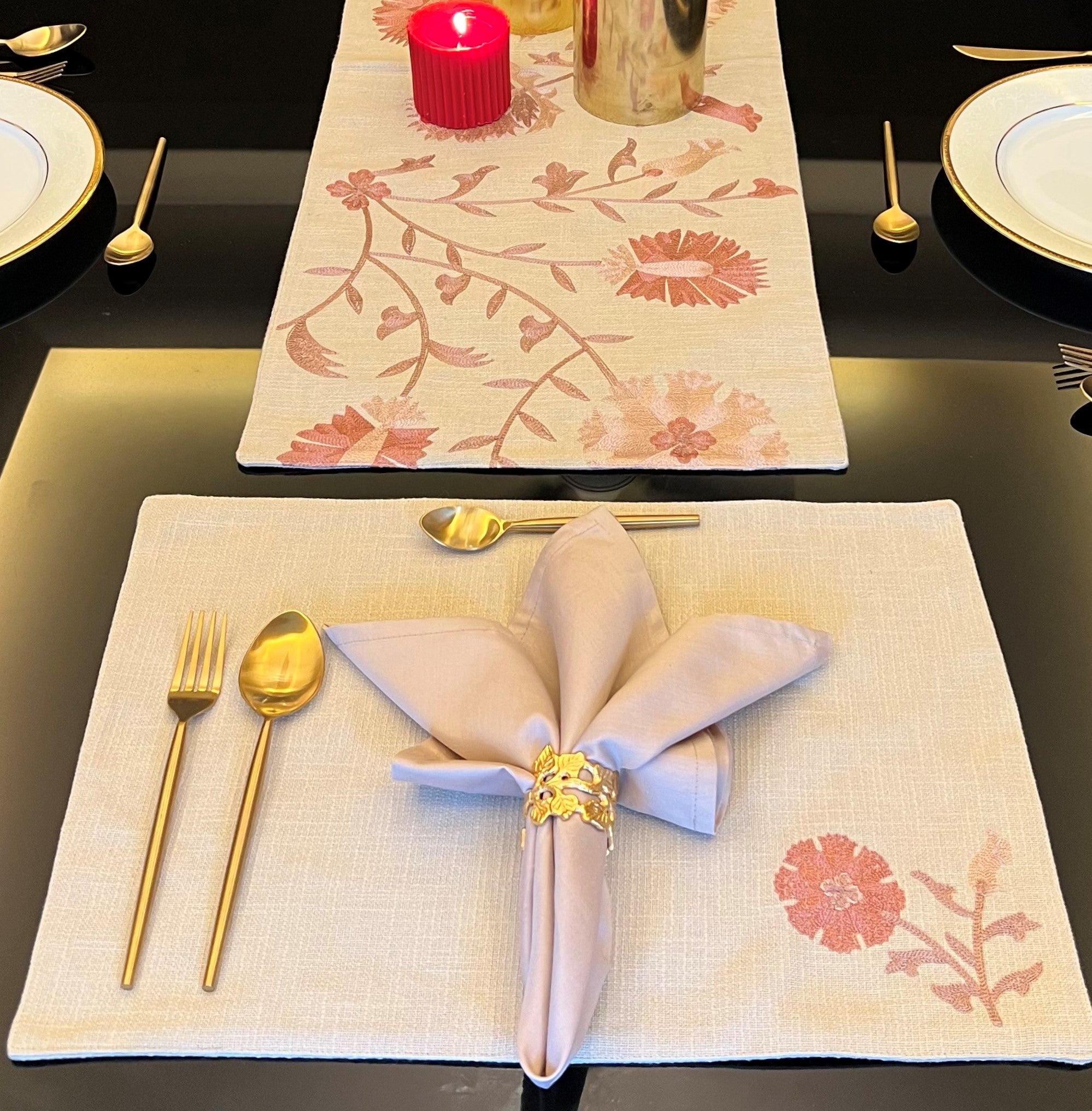 Floral Beige Table Linen - Set of 2 Placemats & 2 Napkins