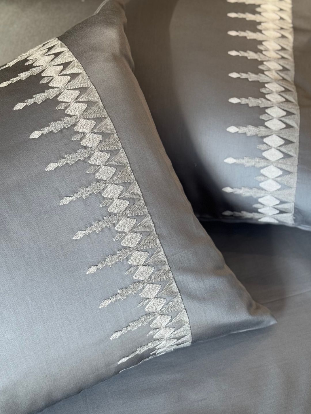1000TC Cotton Rich Ivy Dark Grey Syona Bedsheet Set