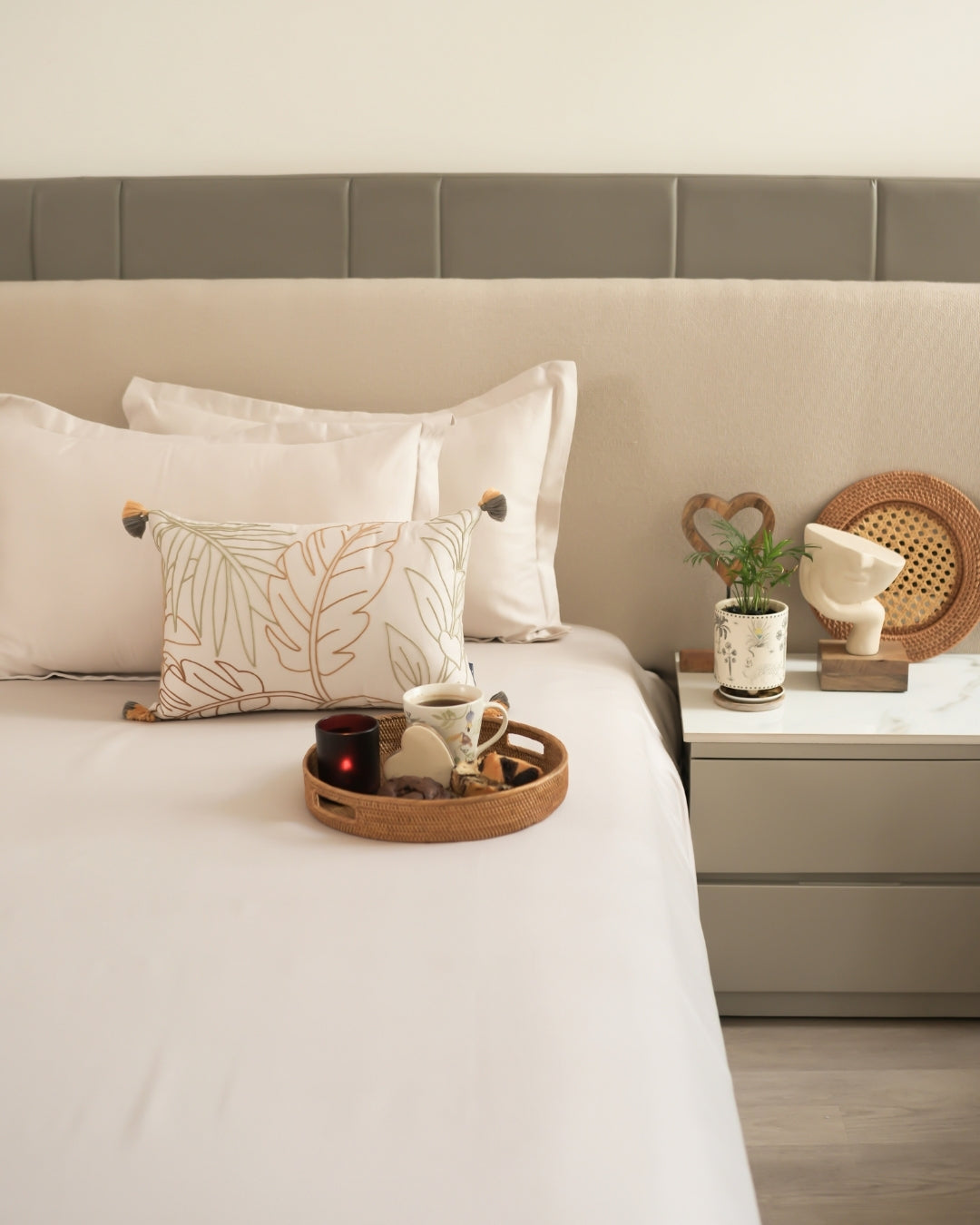 Clara Ivory 1000TC Cotton Rich Lorenza Bedsheet Set in Gift Box (5 PC Set)