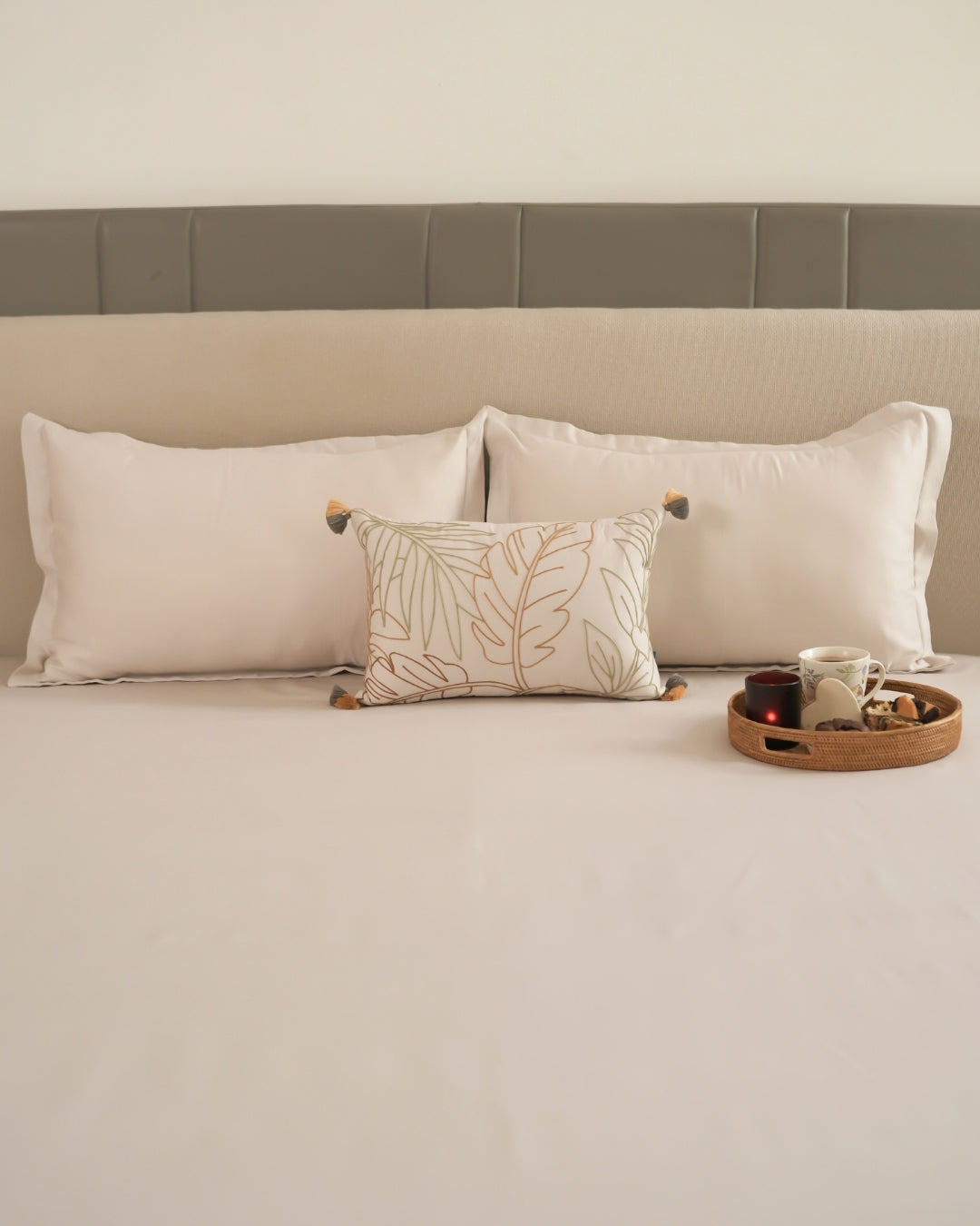 Clara Ivory 1000TC Cotton Rich Lorenza Bedsheet Set in Gift Box (5 PC Set)