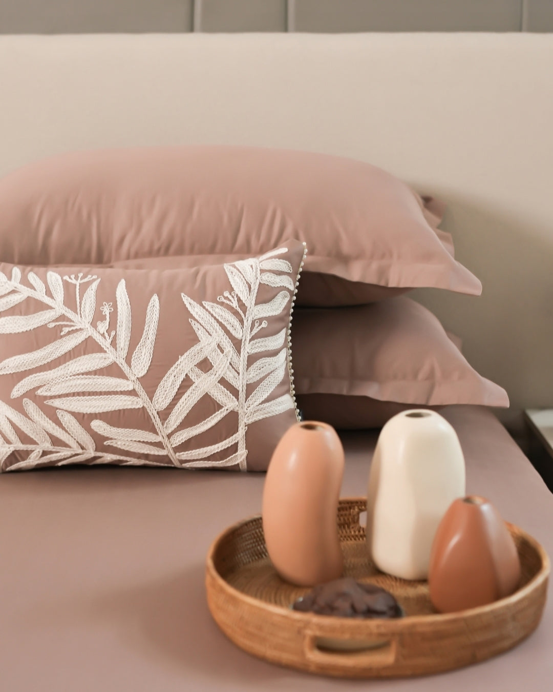 Noira Brandy Rose 1000TC Cotton Rich Lorenza Bedsheet Set in Gift Box (5 PC Set)
