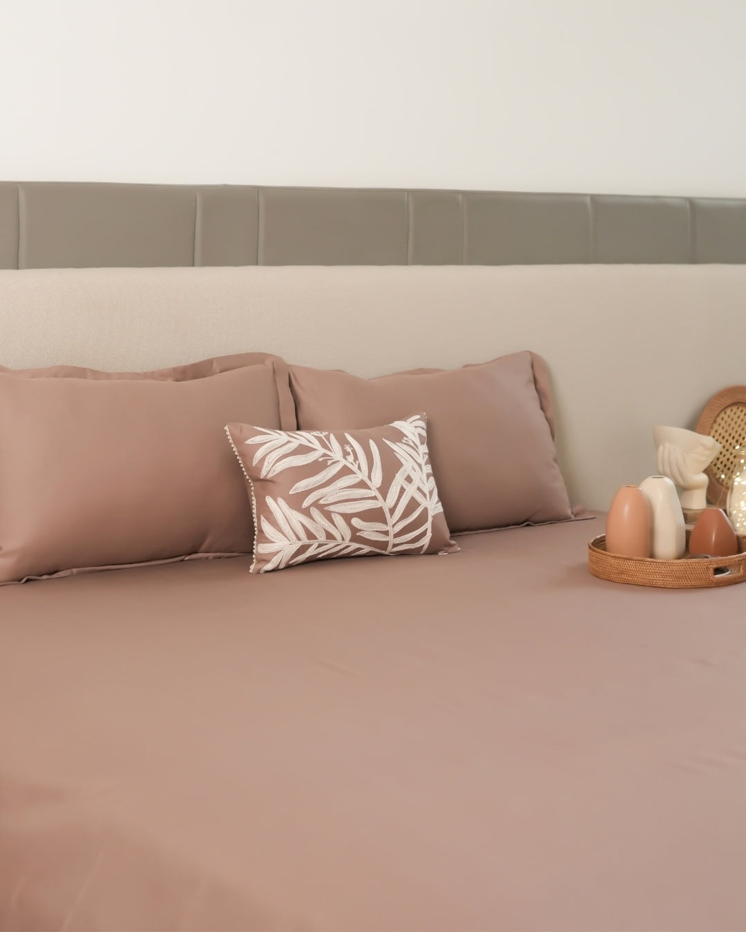 Noira Brandy Rose 1000TC Cotton Rich Lorenza Bedsheet Set in Gift Box (5 PC Set)