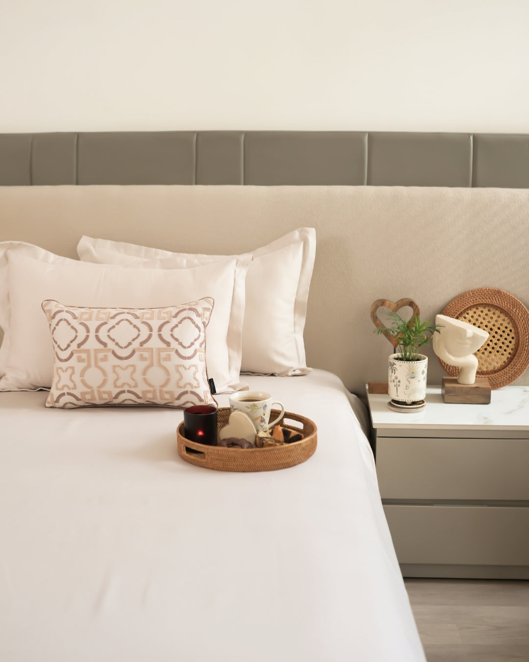Zyra Ivory 1000TC Cotton Rich Lorenza Bedsheet Set in Gift Box (5 PC Set)