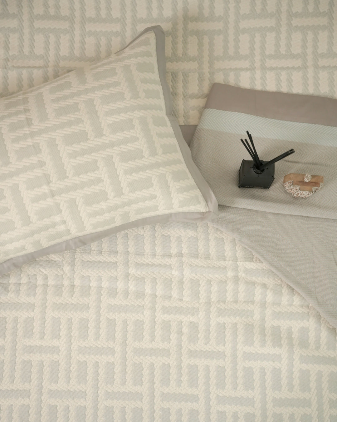 Arco Grey Cotton Jacquard Bedspread Set