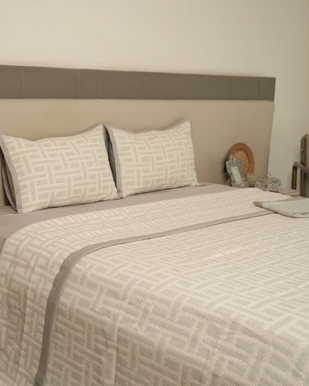 Arco Grey Cotton Jacquard Bedspread Set