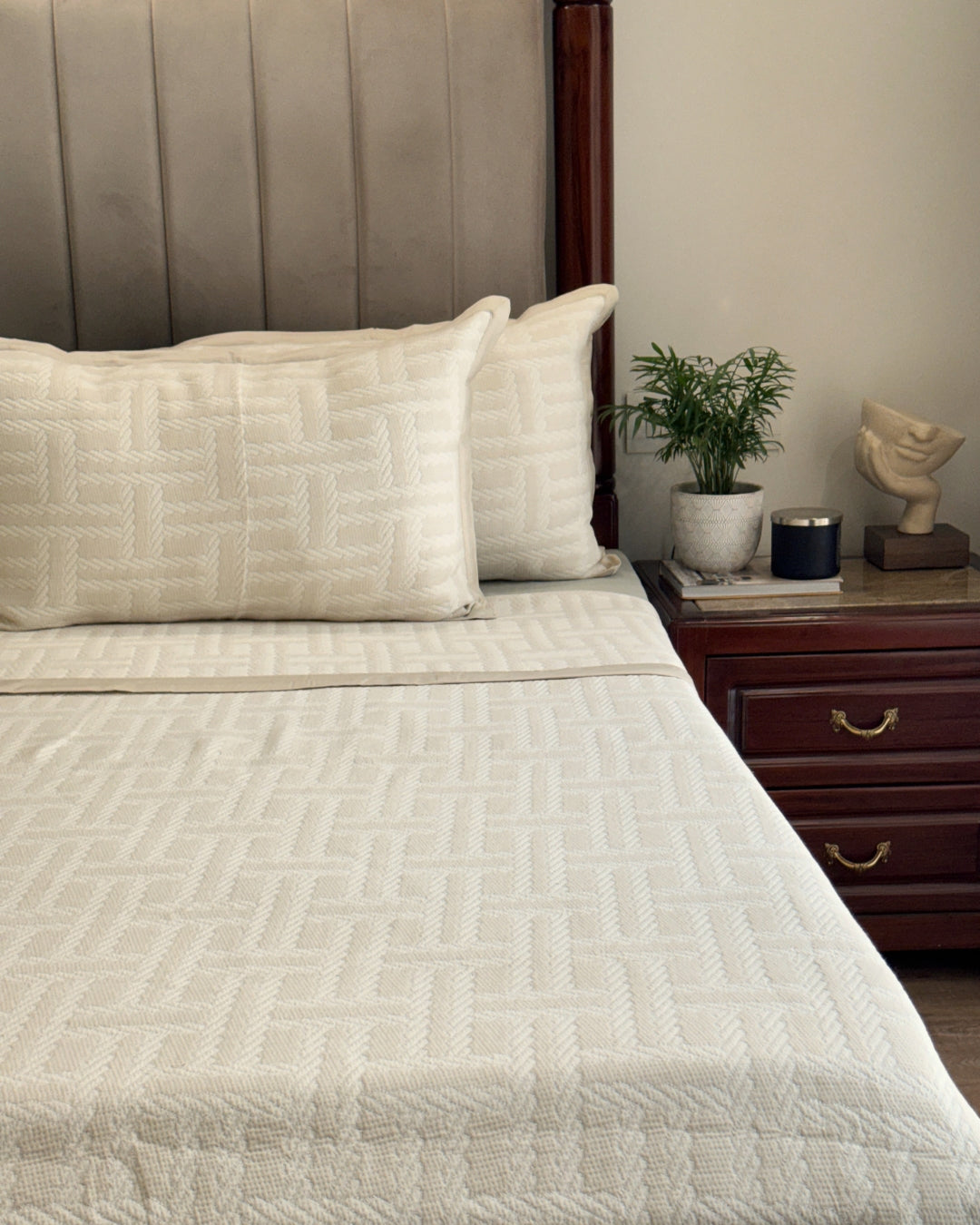 Arco Ivory Cotton Jacquard Bedspread Set
