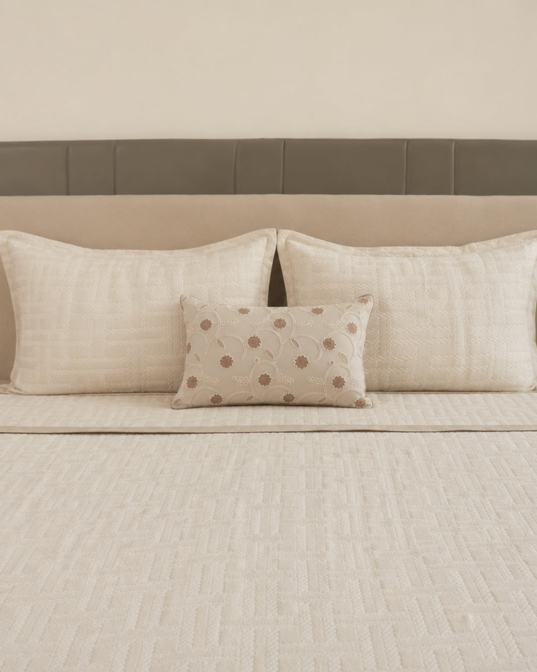 Arco Ivory Cotton Jacquard Bedspread Set