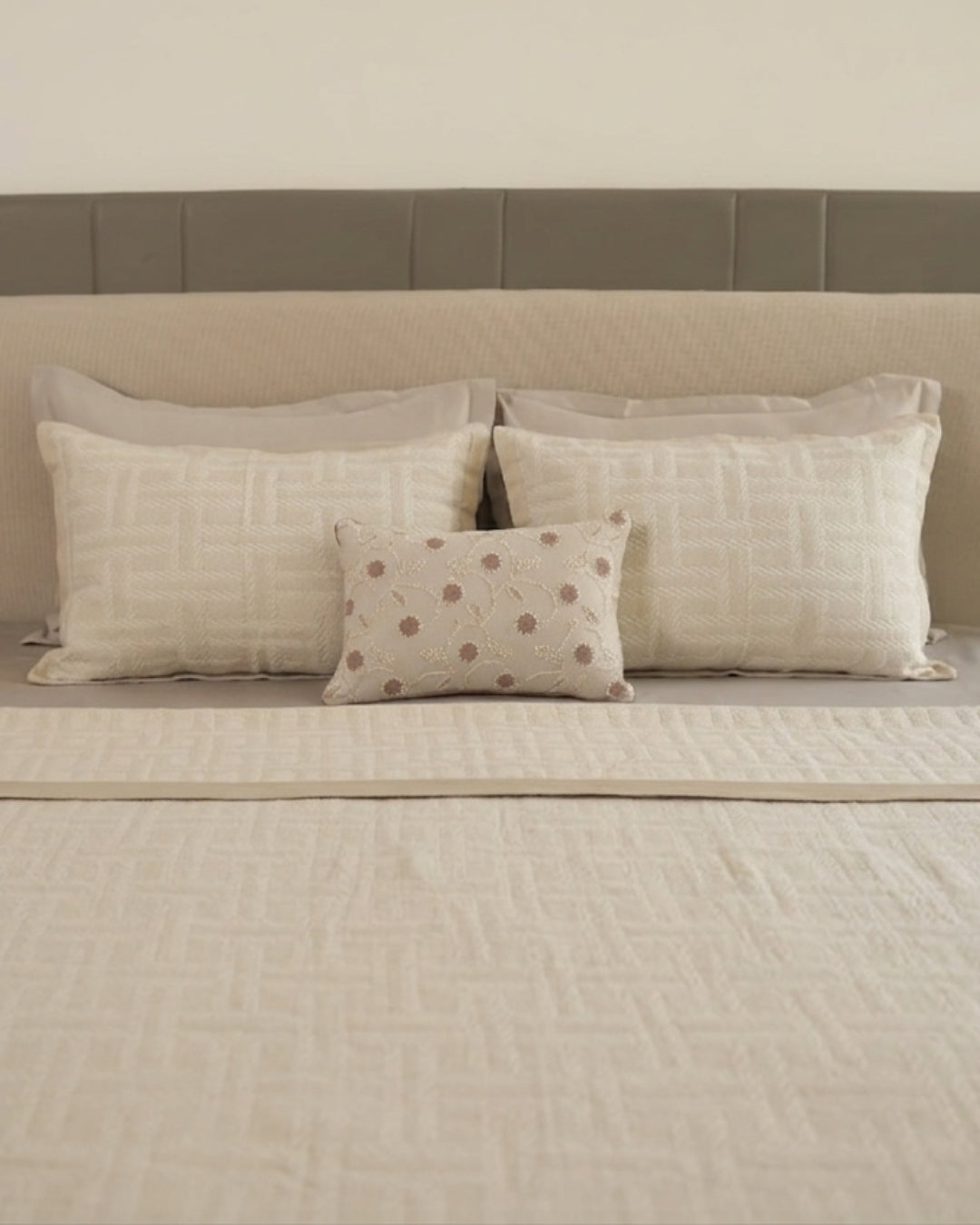 Arco Ivory Cotton Jacquard Bedding Set (10 PC Set)