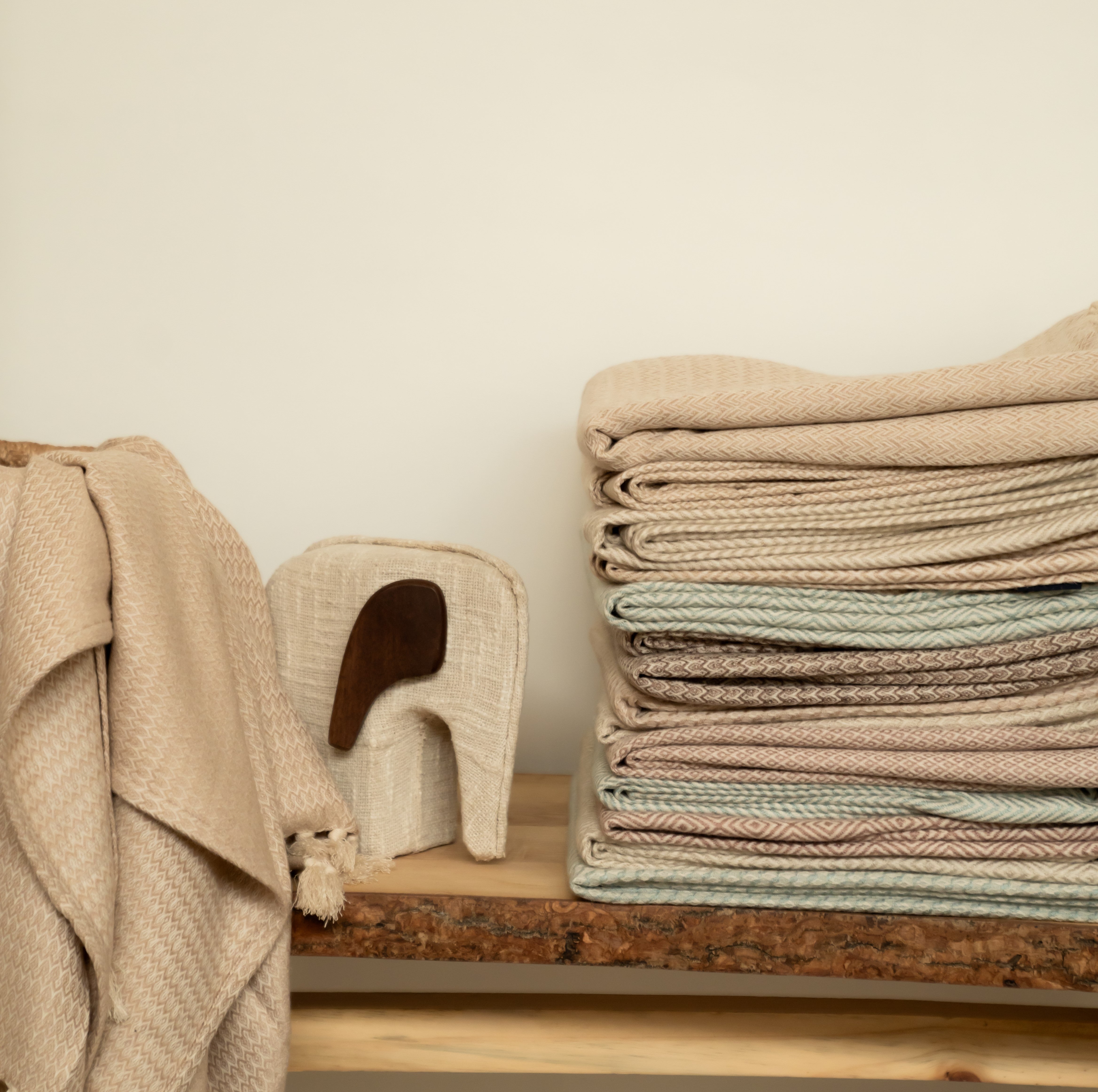 Inaya Dusty Rose Woven Throw with Euro Shams