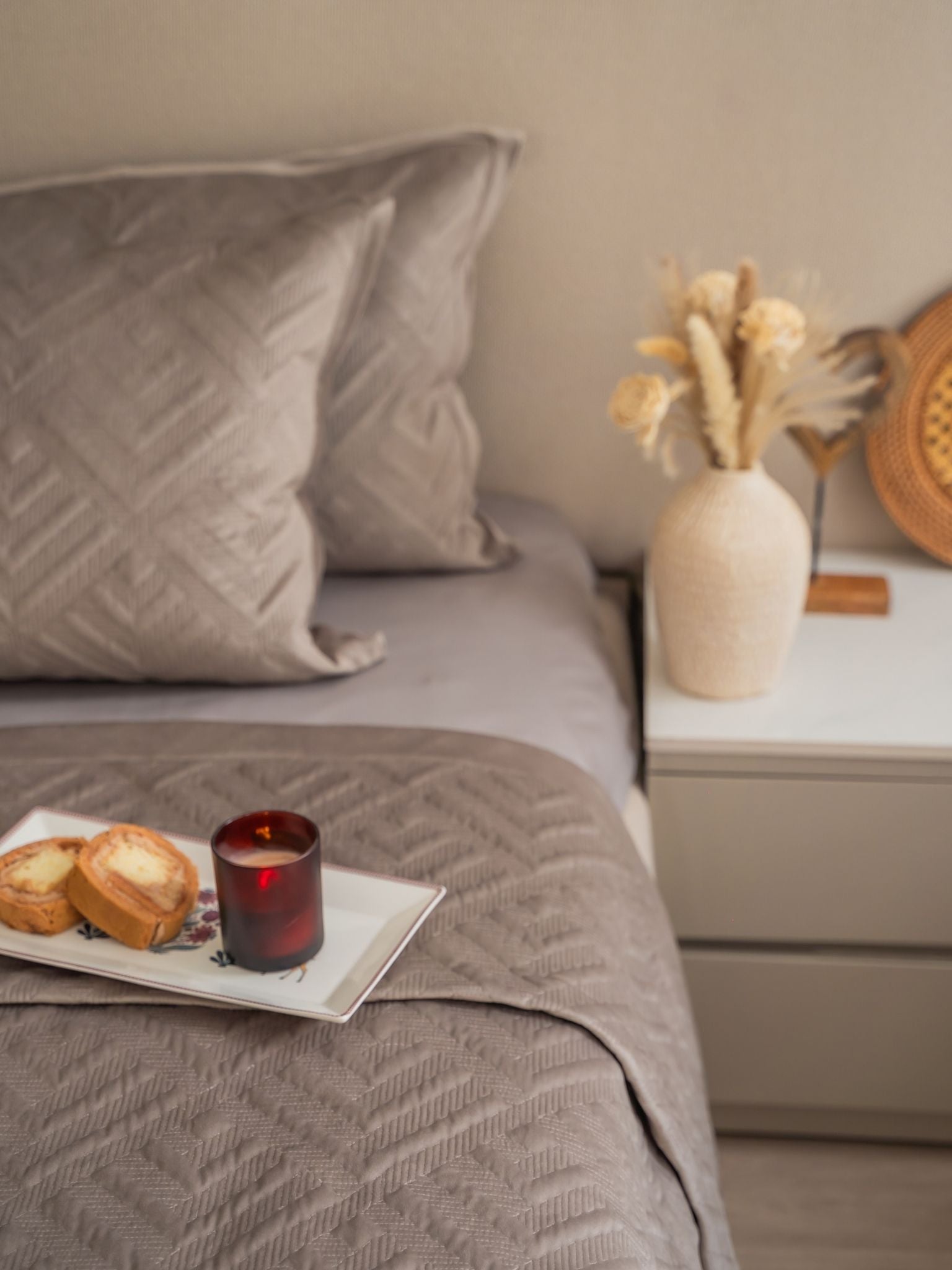 Seoul Silver Velvet Bedspread Set